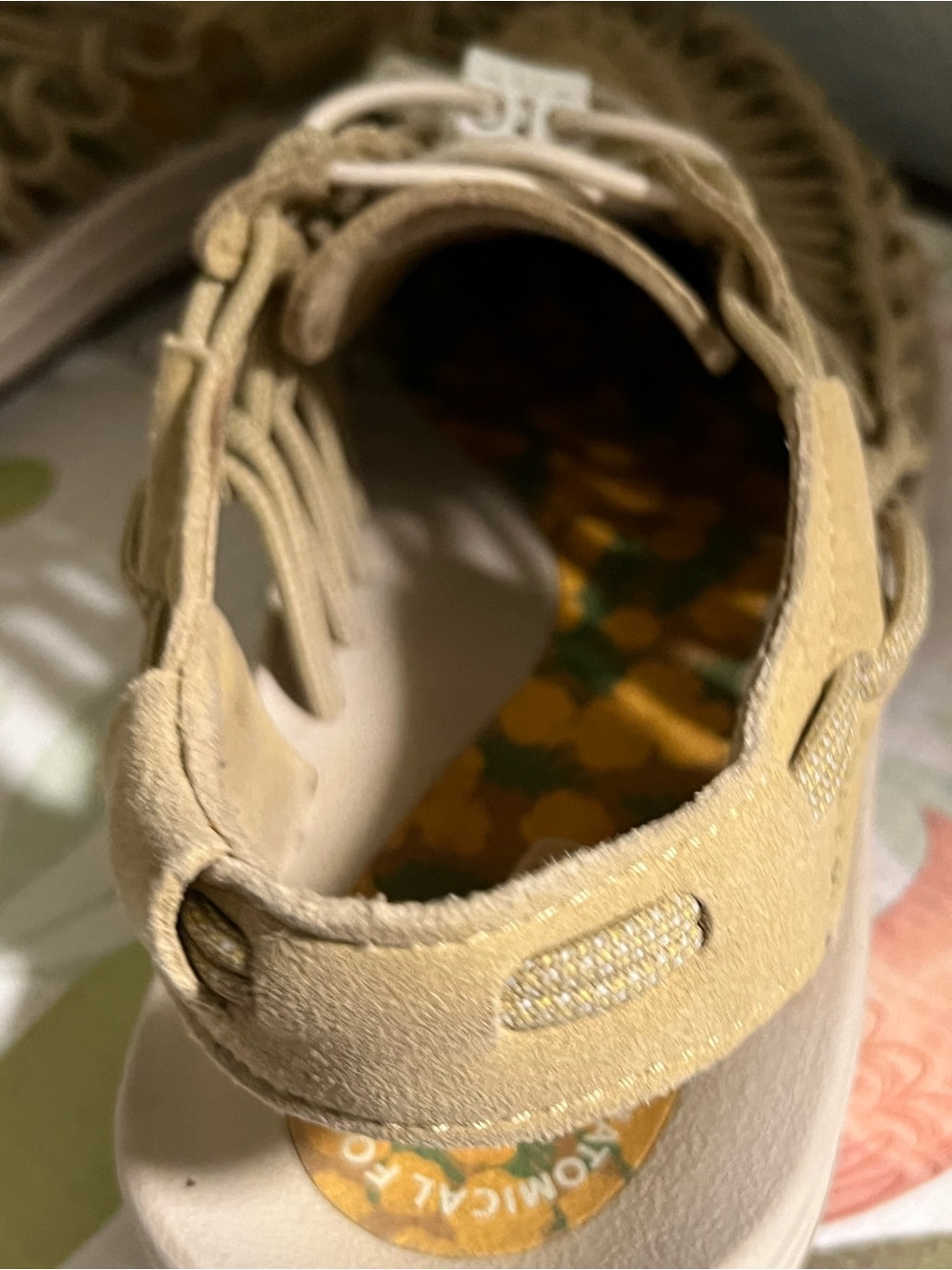 Keen UNEEK Women’s Sandals Yellow Daisies On Side - Picture 6 of 9
